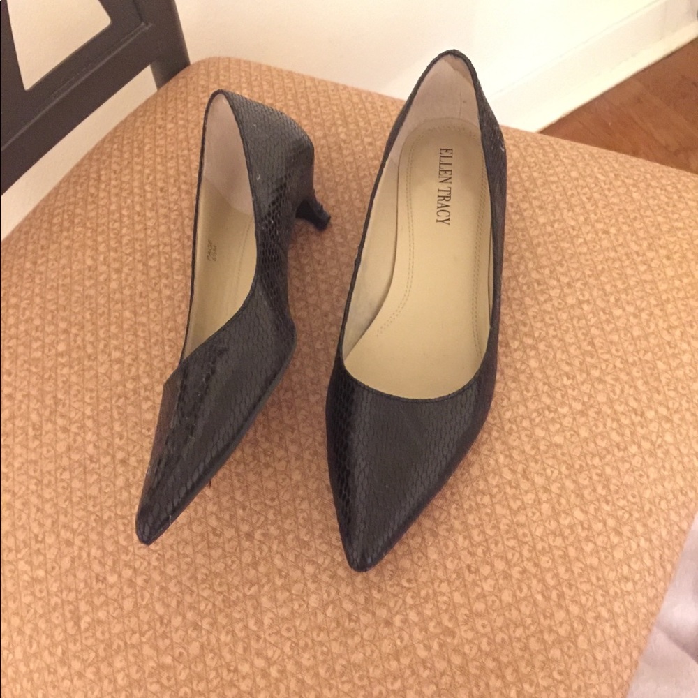 Ellen Tracy black crocodile shoes size 6.5